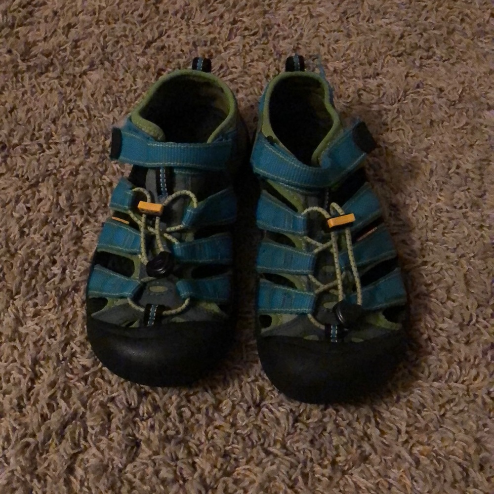Size 4 Keen